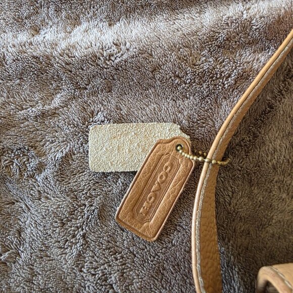 Rare Vintage COACH 4902 Crossbody Flap Bag Tan Pebbled Leather Auth USA - Picture 7 of 16